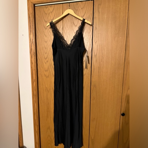 Abercrombie & Fitch black lace midi dress - Picture 5 of 5